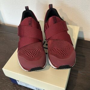 TIEM Women's Cycling Shoes
Slipstream - MERLOT-MERLOT